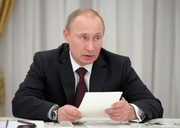Putin destaca el papel positivo de la liberalización de las leyes electorales en Rusia - Sputnik Mundo