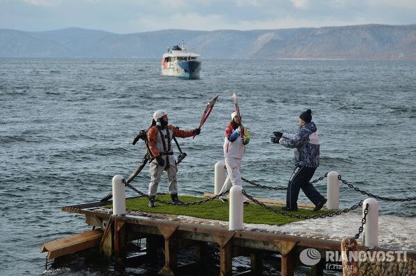 El relevo de la antorcha olímpica llega al lago Baikal - Sputnik Mundo