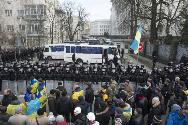 Al menos 305 heridos y ningún muerto desde inicio de manifestaciones en Kiev - Sputnik Mundo