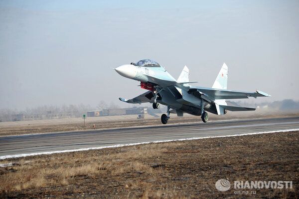Primeros vuelos de nuevos cazas Su-30SM en una base aérea rusa - Sputnik Mundo