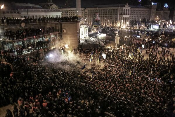 Enfrentamientos entre la policía y los manifestantes en Kiev - Sputnik Mundo