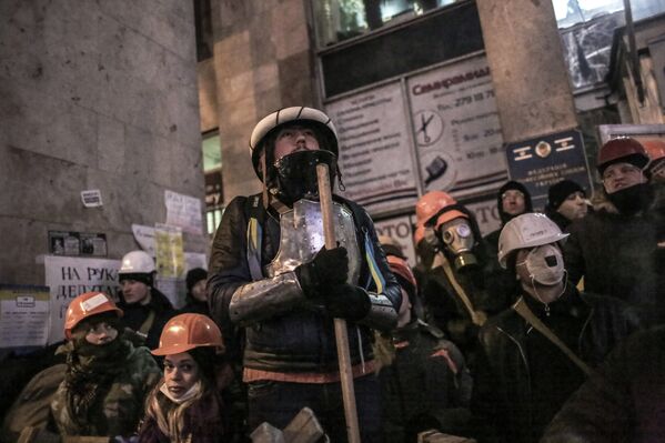 Enfrentamientos entre la policía y los manifestantes en Kiev - Sputnik Mundo