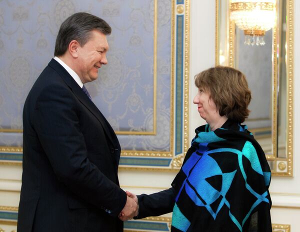 Víctor Yanukóvich y Catherine Ashton - Sputnik Mundo
