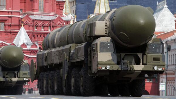Militares preparan armamento para Desfile de la Victoria en la Plaza Roja - Sputnik Mundo