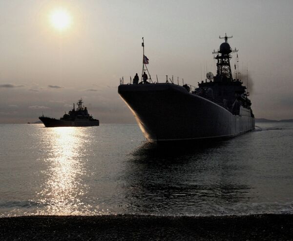 El buque de desembarco Kaliningrad se integra al grupo naval ruso en el Mediterráneo - Sputnik Mundo