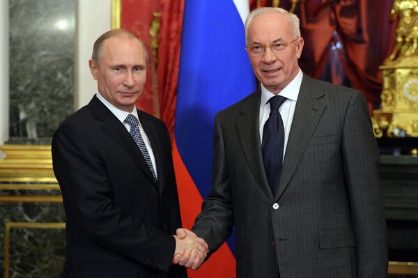 Vladímir Putin y Nikolái Azárov (archivo) - Sputnik Mundo