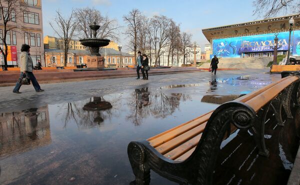 La temperatura en Moscú supera el máximo histórico de más de cien años - Sputnik Mundo