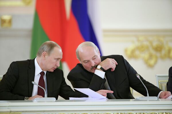 Vladimir Putin y  Alexander Lukashenko - Sputnik Mundo