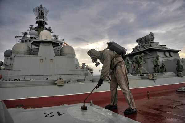 El crucero ruso Pedro el Grande espera en el Mediterráneo otro lote de armas químicas de Siria - Sputnik Mundo