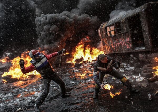 Al menos 37 periodistas agredidos en enfrentamientos en Kiev - Sputnik Mundo