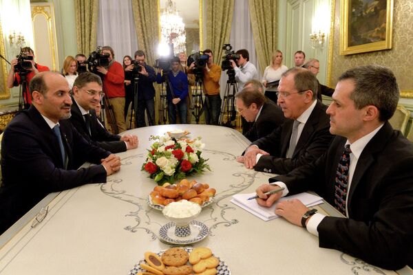Lavrov recibirá en Moscú al presidente de la Coalición Nacional Siria - Sputnik Mundo