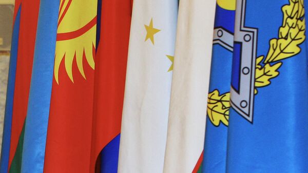 Seis países miembros de la OTSC instan a frenar a los radicales en Ucrania - Sputnik Mundo