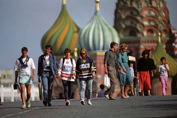 Estudiantes rusos asistirán a turistas extranjeros en Moscú - Sputnik Mundo