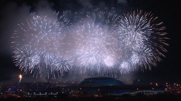 Los fuegos artificiales de la ceremonia de apertura de los JJOO de Sochi - Sputnik Mundo