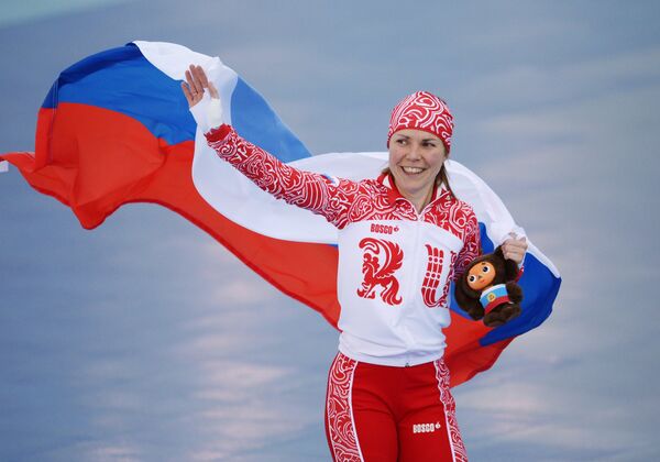 Putin felicita a la patinadora Graf por la primera medalla de Rusia en Sochi - Sputnik Mundo