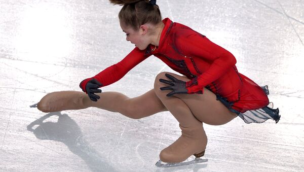Pliushenko y Lipnitskaya garantizan a Rusia el oro de patinaje artístico por equipos - Sputnik Mundo