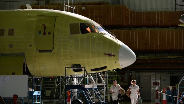 Rusia fabricará 40 aviones Sukhoi Superjet 100 en 2014 - Sputnik Mundo