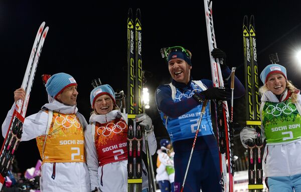 Noruega gana el relevo mixto del biatlón en los Juegos de Sochi - Sputnik Mundo