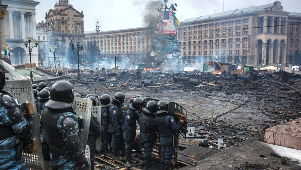 Protestas en la plaza Maidán de Kiev en febrero de 2014 - Sputnik Mundo