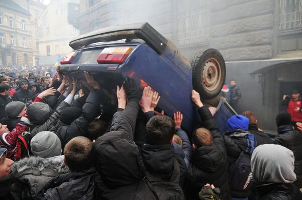 Disturbios en Kiev y otras ciudades de Ucrania - Sputnik Mundo