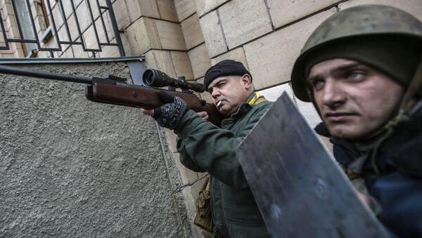Interior de Ucrania advierte de que la tenencia de armas sin registrar es un delito - Sputnik Mundo