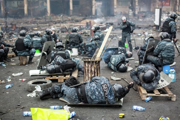 Antidisturbios heridos en Kiev (archivo) - Sputnik Mundo