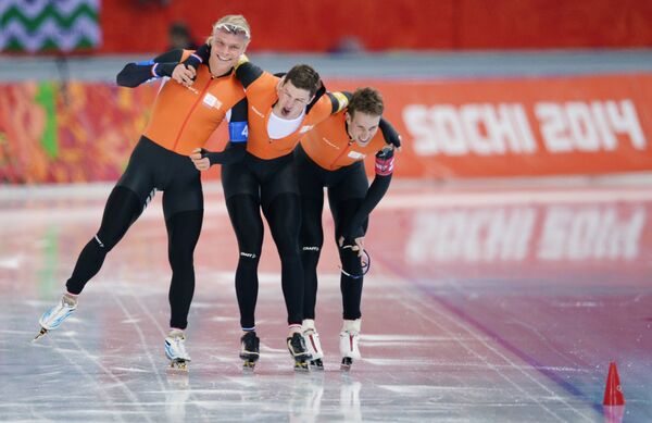 Holanda gana con un récord olímpico la persecución por equipos masculina de patinaje - Sputnik Mundo