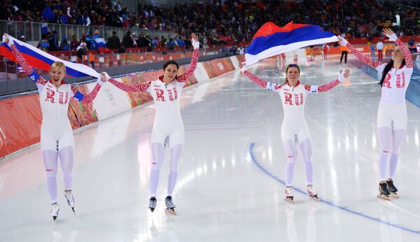 Las patinadoras rusas se llevan el bronce de la persecución por equipos de patinaje - Sputnik Mundo