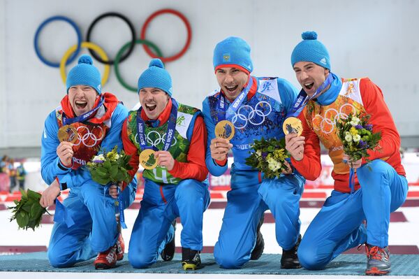 Rusia se sitúa a la cabeza del medallero olímpico tras el triunfo de sus biatletas - Sputnik Mundo