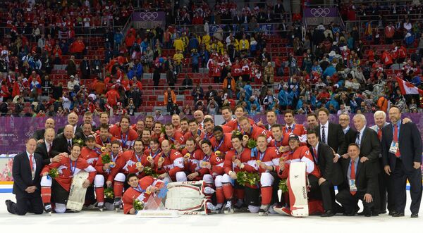 Canadá se lleva el último oro de Sochi 2014 al vencer a Suecia en la final de hockey - Sputnik Mundo