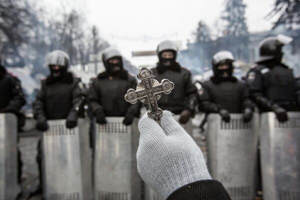 Moscú alerta ante riesgo de conflicto confesional en Ucrania - Sputnik Mundo