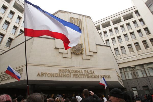 El Parlamento de Crimea convoca un referéndum y vota por adherirse a Rusia - Sputnik Mundo