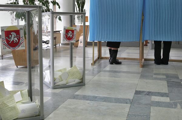 Un 93% de los crimeos votan a favor de la adhesión a Rusia, según sondeos a pie de urna - Sputnik Mundo