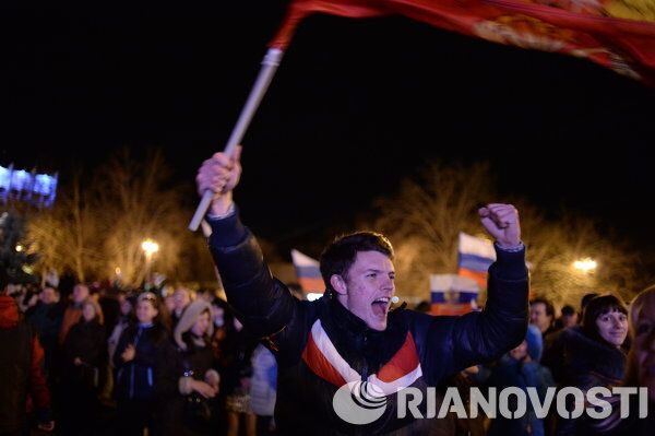 Júbilo en Sebastopol y Simferópol por los resultados del referéndum - Sputnik Mundo