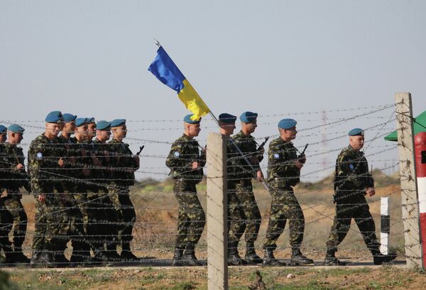El Parlamento de Ucrania aprueba la vuelta al servicio militar obligatorio - Sputnik Mundo