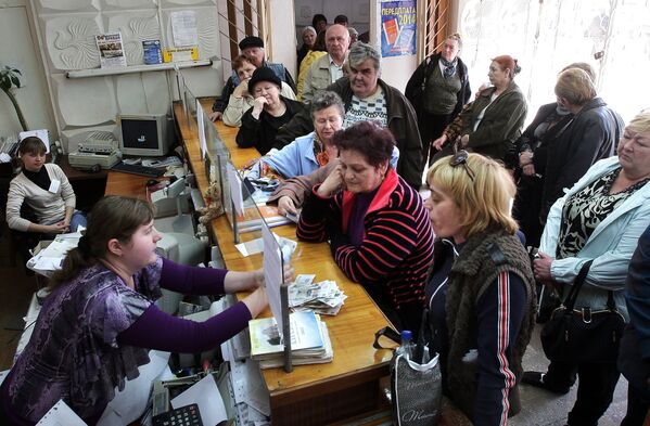 Rublos y pasaportes rusos, la nueva identidad de Crimea - Sputnik Mundo