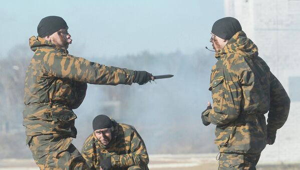 Pista de obstáculos y operativo antiterrorista en los ejercicios del Interior de Rusia - Sputnik Mundo