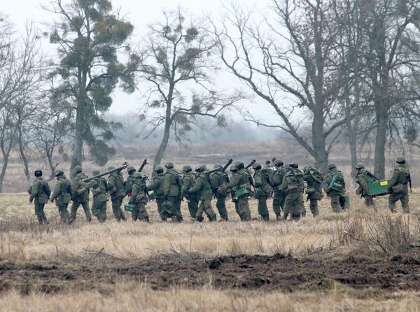 Rusia retira batallón de infantería motorizada de la frontera con Ucrania - Sputnik Mundo
