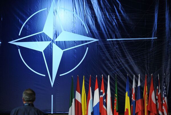 La OTAN examinará la situación en torno a Ucrania con titulares de Defensa de la UE - Sputnik Mundo
