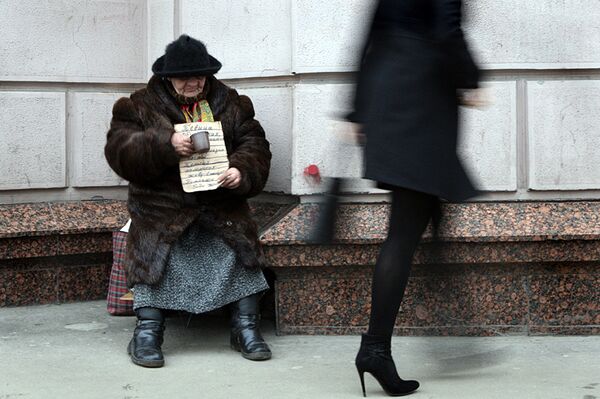 El número de los pobres en Rusia ronda los 16 millones - Sputnik Mundo