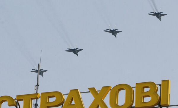 Ucrania quiere sobrevolar Rusia para comprobar si retiró tropas de la frontera - Sputnik Mundo