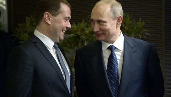 Dmitri Medvédev y Vladímir Putin - Sputnik Mundo