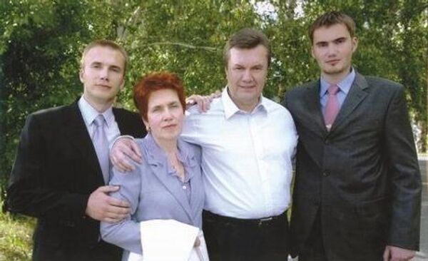 La familia del depuesto presidente de Ucrania, Víctor Yanukóvich,  Alexandr Yanukóvich (a la izquierda) - Sputnik Mundo