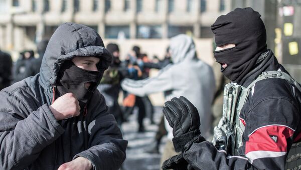 Moscú insiste en el desarme inmediato de todos los grupos paramilitares en Ucrania - Sputnik Mundo