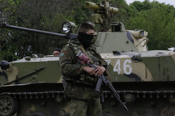 Una de las  unidades de seguridad encargadas de llevar a cabo la operación antiterrorista de Kiev en el sureste ucraniano. - Sputnik Mundo