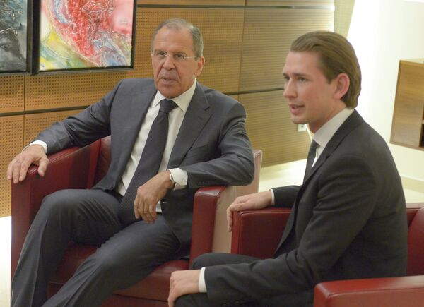 El ministro de Exteriores ruso, Serguéi Lavrov, con el canciller austríaco, Sebastian Kurz - Sputnik Mundo