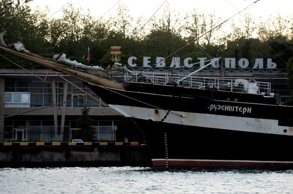 El buque escuela Kruzenshtern atraca en Sebastopol - Sputnik Mundo