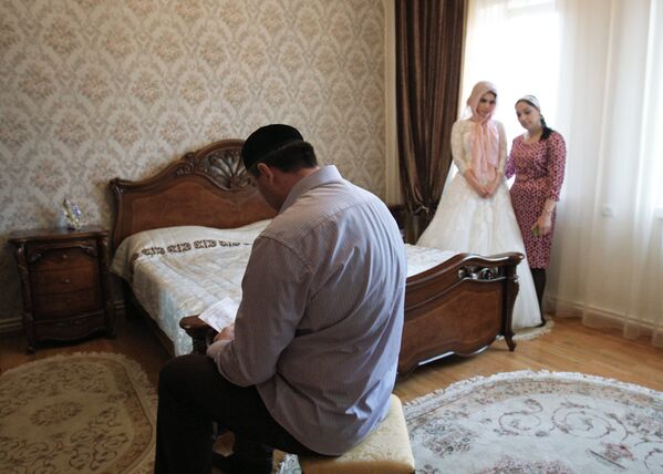 Las bodas tradicionales chechenas - Sputnik Mundo