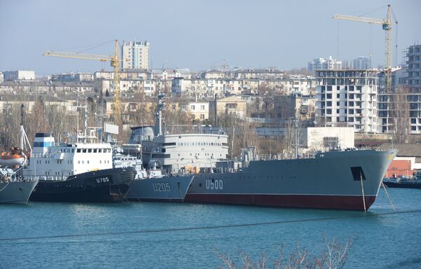 Rusia devuelve buques a las Fuerzas Navales de Ucrania - Sputnik Mundo