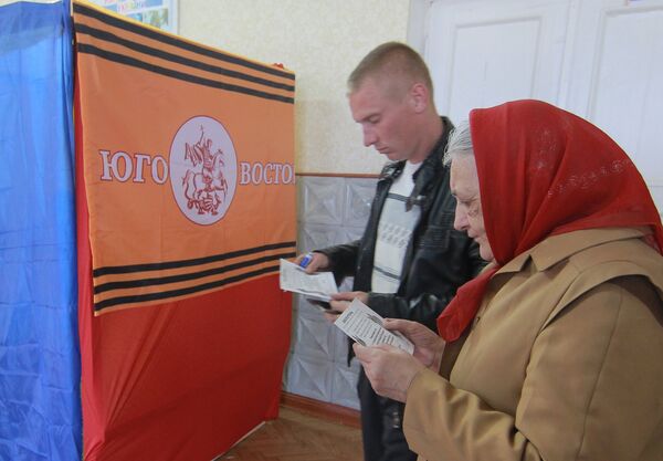 Electorado muestra alta participación en el referendo de autodeterminación en Ucrania - Sputnik Mundo